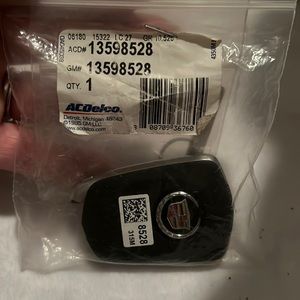 BRAND NEW GM Genuine Parts 13598528 5 Button Keyless Entry Remote Key Fob